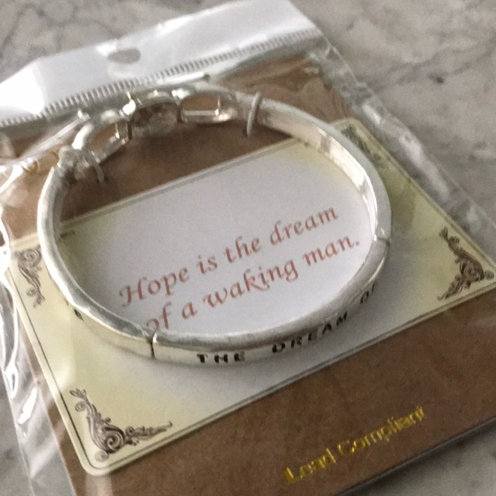 NIP Fashion Metal Latch Bracelet - Picture 3 of 3